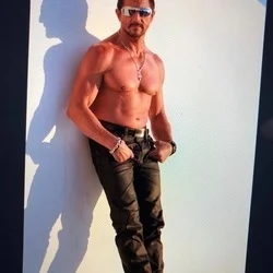 TOMMY GUNN ®™ OnlyFans