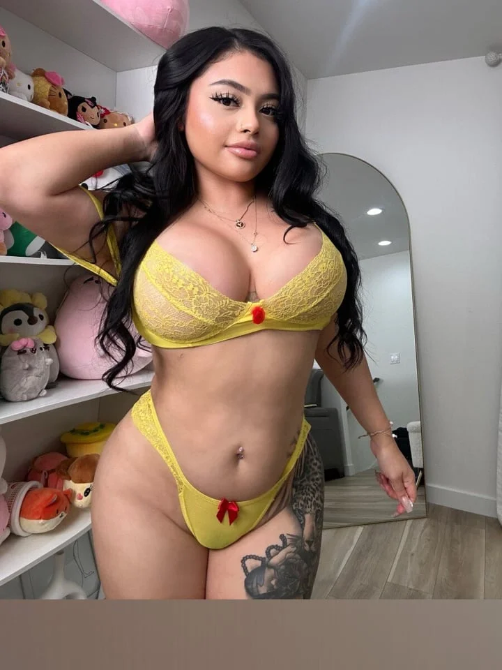 Yessenialoch OnlyFans