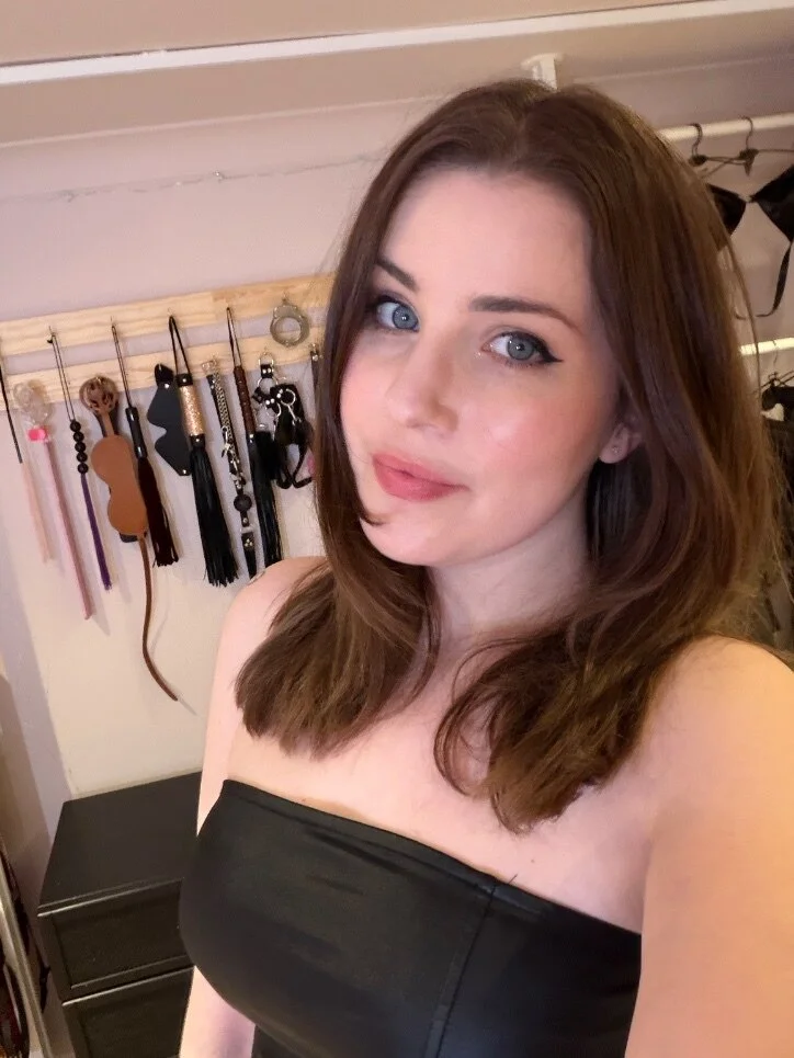Larah Sky - Femdom OnlyFans