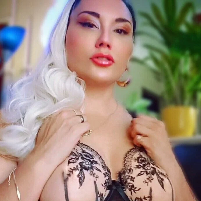 Mzdelaflorez OnlyFans