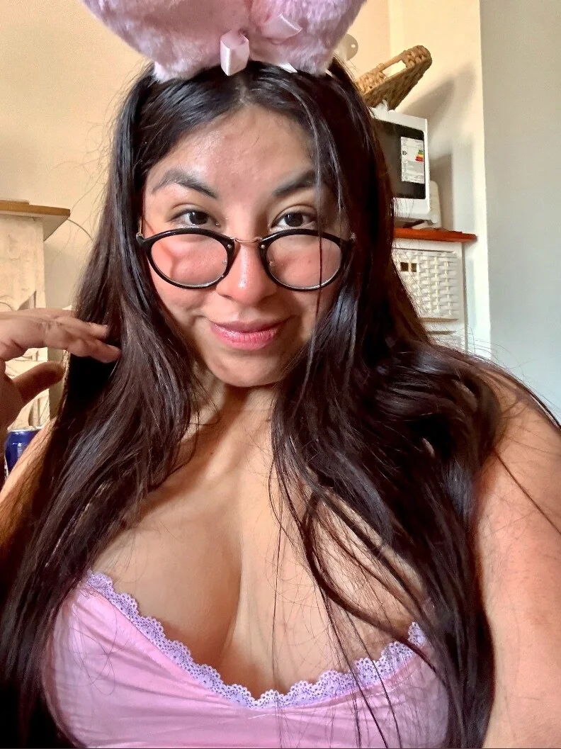 ℍ𝔼𝕃𝕃𝔼ℕ  🩷Cutie and HairyPussy 🔥 OnlyFans